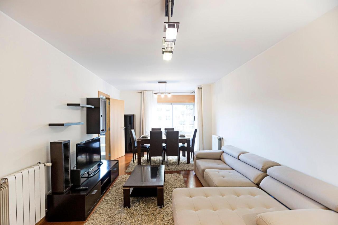 2Br Flat By Metro W/ Free Parking By Lovelystay Vila Nova de Gaia Buitenkant foto